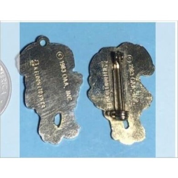 Pin & Medal- 1983 OAA - CPK Cabbage Patch Kid Clasp back Pin & Medal/Charm - Picture 4 of 4